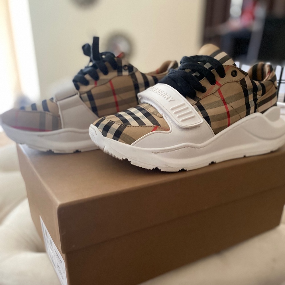 Burberry gym shoes